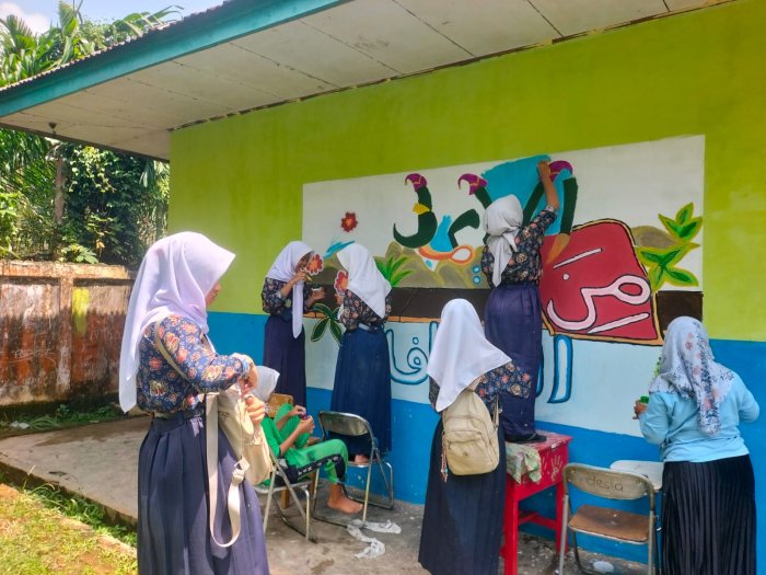 Kreativitas Tanpa Batas: Siswa MTsN 5 Tebo Dalami Seni Kaligrafi Kontemporer
