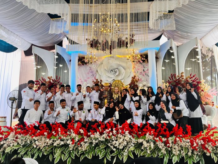 Keluarga Besar MTsN 5 Tebo Hadiri Resepsi Pernikahan Staf Keluarga Besar MTsN 5 Tebo Hadiri Resepsi Pernikahan Staf