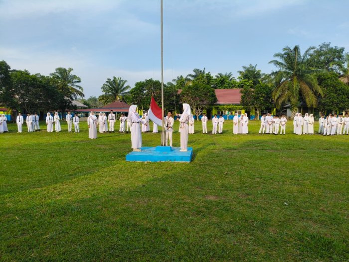 Kelas IX A Tampilkan Performa Terbaik sebagai Petugas Upacara