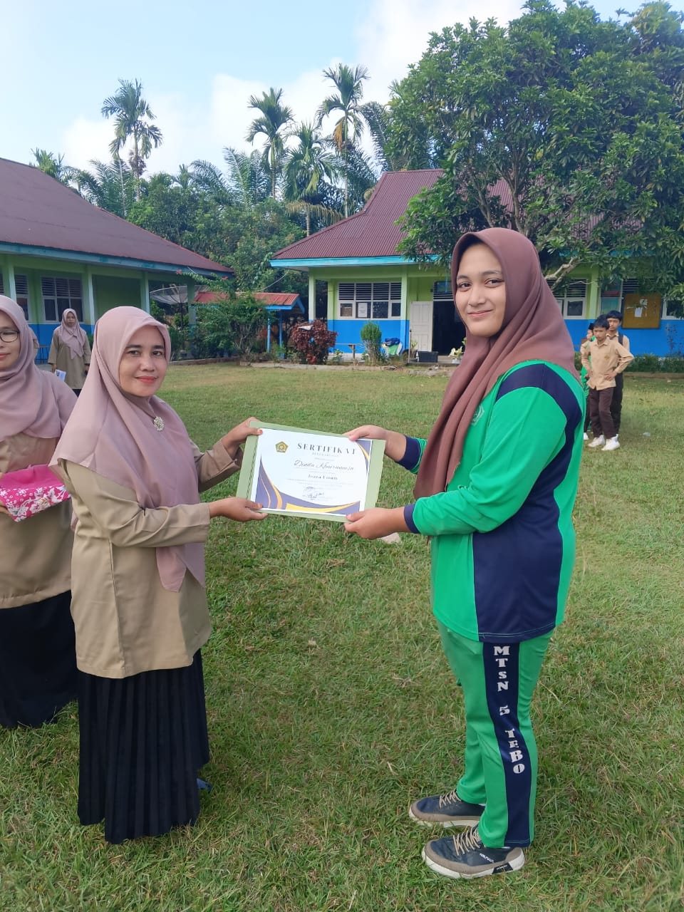 Akhir Semester yang Membanggakan: MTsN 5 Tebo Umumkan Juara dan Libur Sekolah Akhir Semester yang Membanggakan: MTsN 5 Tebo Umumkan Juara dan Libur Sekolah