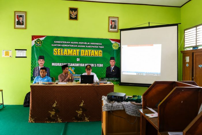 Kepala MTsN 5 Tebo Pimpin Rapat Pembentukan Panitia HUT Ke-81 Kemerdekaan RI Kepala MTsN 5 Tebo Pimpin Rapat Pembentukan Panitia HUT Ke-81 Kemerdekaan RI