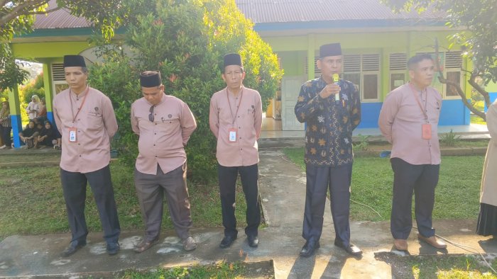 Class Meeting MTsN 5 Tebo Resmi Ditutup, Kepala Madrasah Serahkan Hadiah kepada Pemenang