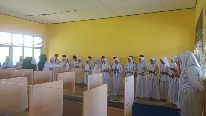 Harmoni Terakhir di Bangku Sekolah: Latihan Vocal Grup Kelas IX MTsN 5 Tebo Penuh Semangat
