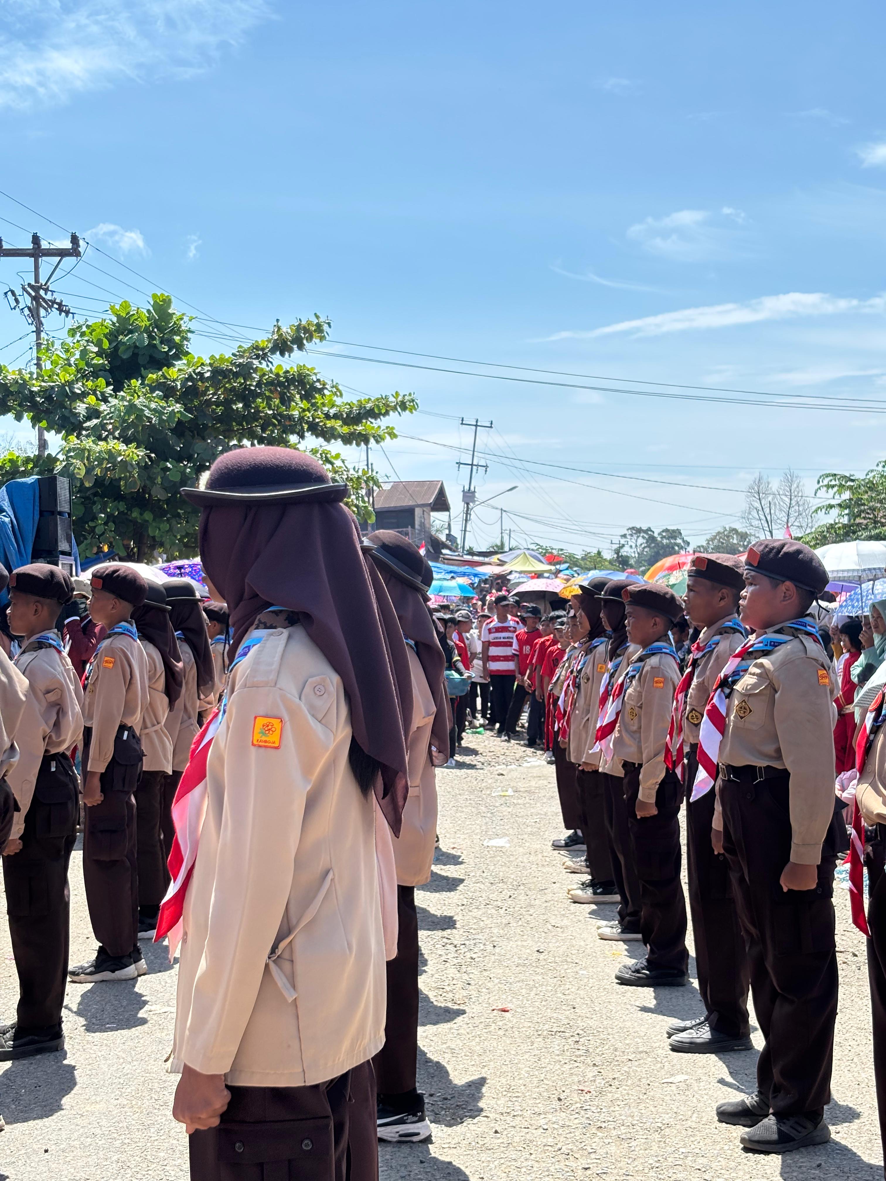 PASUKAN PRAMUKA MTSN 5 TEBO TAMPILKAN ATRAKSI MEMUKAU DI PAWAI PEMBANGUNAN TEBO ULU
