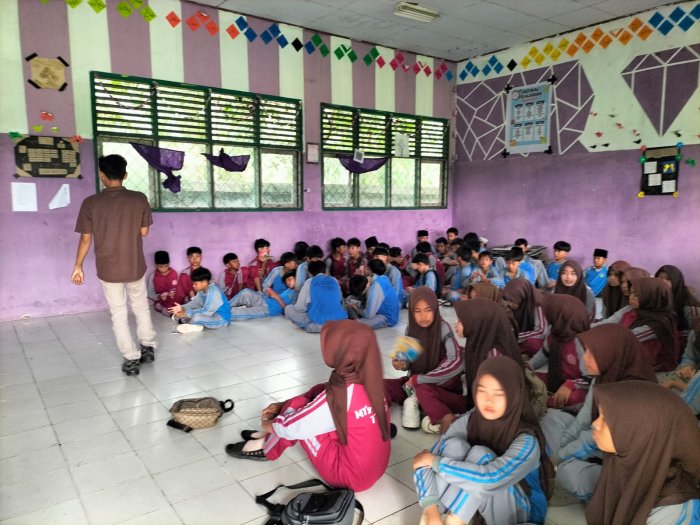 Siswa MTsN 5 Tebo Ikuti Pelatihan Pramuka di Sekolah