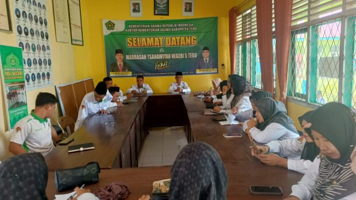 Kepala MTsN 5 Tebo Pimpin Rapat Tim Kokurikuler Semester Genap TP 2025/2026