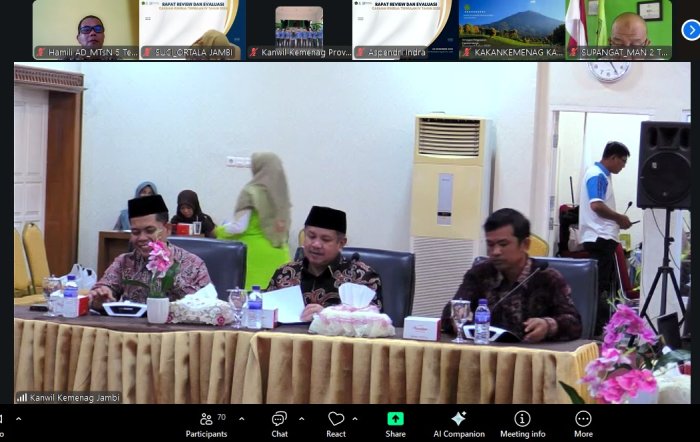 Kepala MTsN 5 Tebo dan Pengadministrasi Keuangan Ikuti Zoom Meeting Evaluasi Capaian Kinerja Triwulan IV Tahun 2025