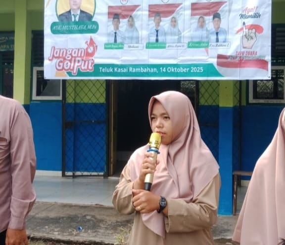 Ibu Jamilah, S.Pd.: Sosok Guru Sekaligus Pembina OSIS yang Ulet dan Tangguh