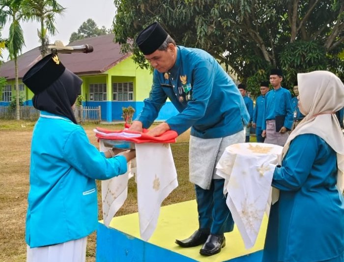Semangat Kemerdekaan Membara, MTsN 5 Tebo Khidmat Gelar Upacara HUT RI ke-81 Semangat Kemerdekaan Membara, MTsN 5 Tebo Khidmat Gelar Upacara HUT RI ke-81