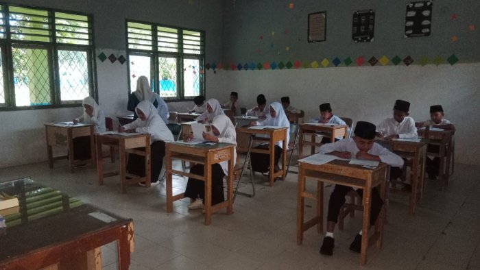Lima Puluh Tiga Peserta Ikuti Seleksi Masuk MTsN 5 Tebo Lima Puluh Tiga Peserta Ikuti Seleksi Masuk MTsN 5 Tebo