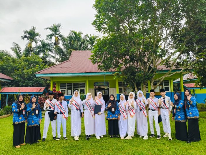 Upacara Bendera di MTsN 5 Tebo Berlangsung Khidmat, Kelas IX B Menjadi Petugas Upacara Bendera di MTsN 5 Tebo Berlangsung Khidmat, Kelas IX B Menjadi Petugas