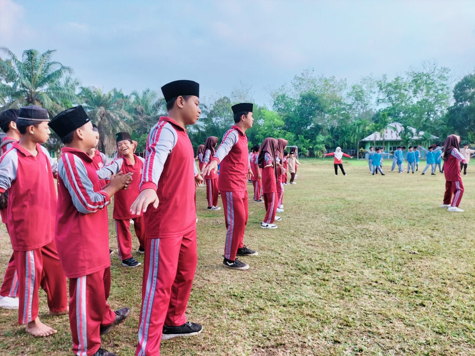 Senam Pagi Rutin Warnai Setiap Sabtu di MTsN 5 Tebo Senam Pagi Rutin Warnai Setiap Sabtu di MTsN 5 Tebo