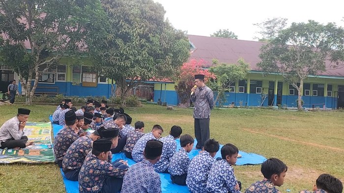 Kultum Pagi MTsN 5 Tebo Ajak Siswa Tingkatkan Diri