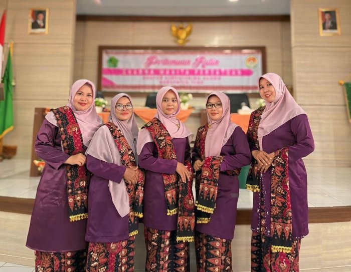 Anggota DWP Hadiri Pertemuan Rutin Bulanan dan Ikuti Lomba HUT Kabupaten Tebo Anggota DWP Hadiri Pertemuan Rutin Bulanan dan Ikuti Lomba HUT Kabupaten Tebo