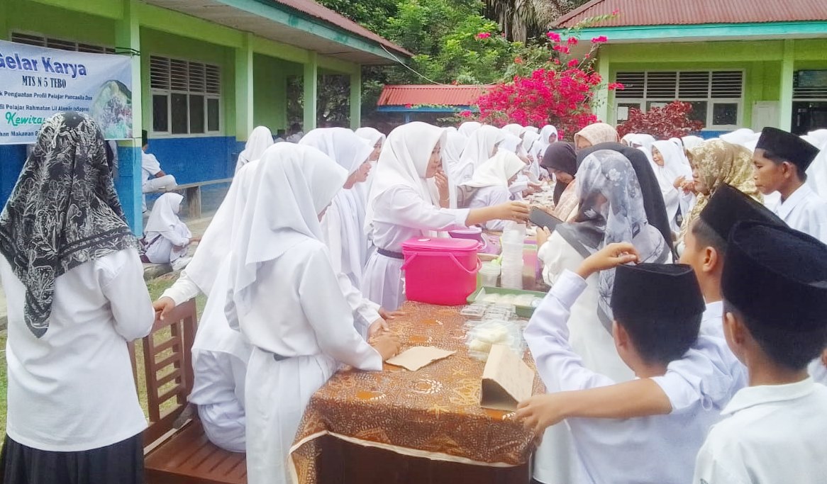 GELAR KARYA KEWIRAUSAHAAN DORONG KREATIFITAS SISWA