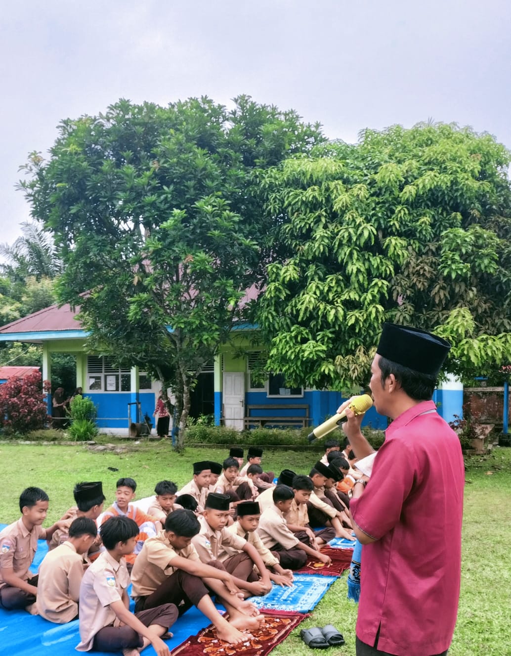 Kultum Pagi oleh Pak Azmi, S.Pd.I, MTsN 5 Tebo Kultum Pagi oleh Pak Azmi, S.Pd.I, MTsN 5 Tebo