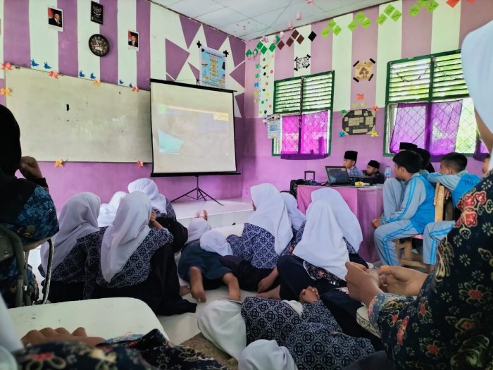 MTsN 5 Tebo Gelar Upacara Hari Kesaktian Pancasila dan Nonton Bareng Film G30S/PKI