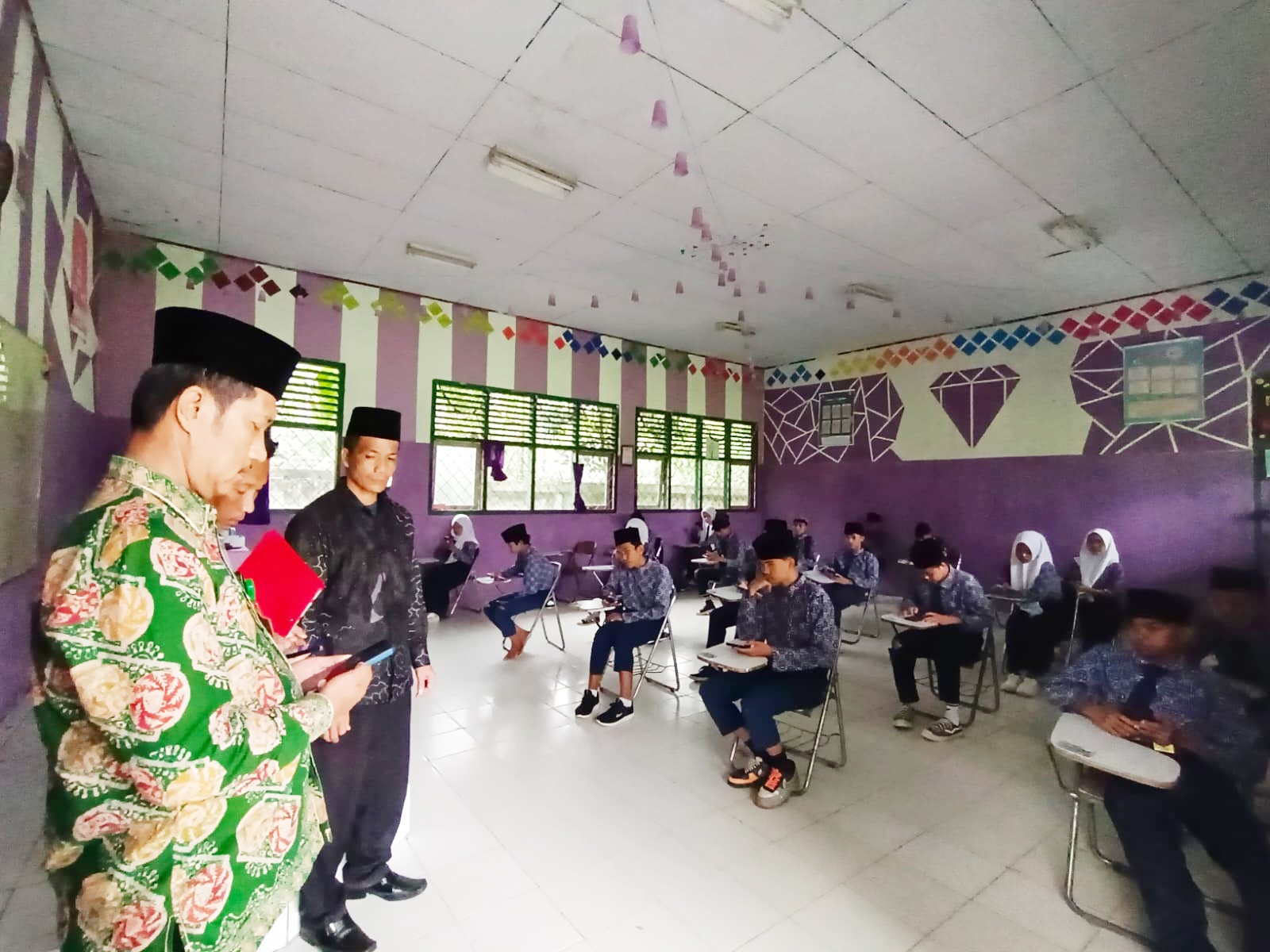 MTsN 5 Tebo Terima Kunjungan Monitoring dan Evaluasi pada Hari Ketiga Ujian Madrasah