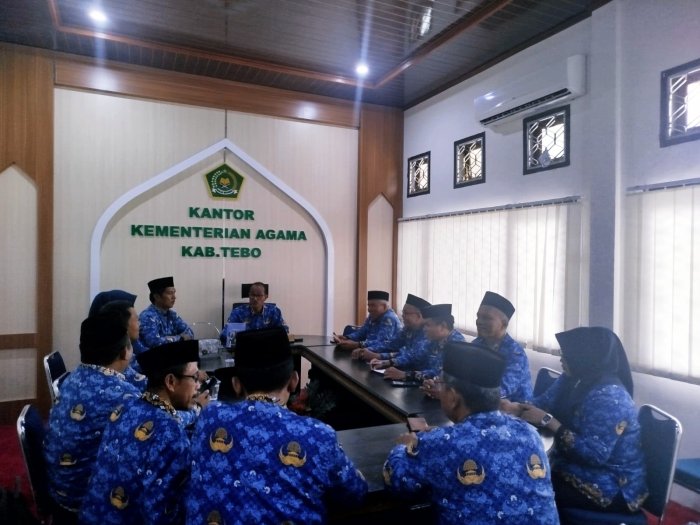 Kepala MTsN 5 Tebo Ikuti Rapat Evaluasi Diri Madrasah dan ERKAM di Kemenag Tebo