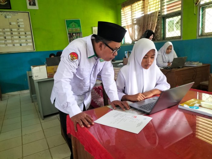 Tiga Siswa MTsN 5 Tebo Ikuti Simulasi OMI 2025