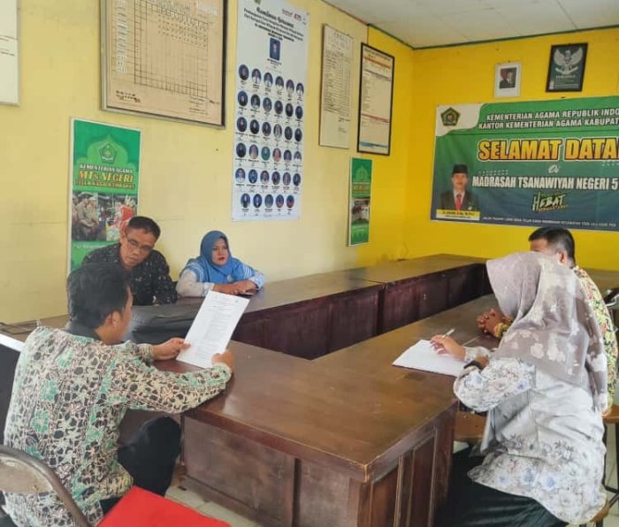 MTsN 5 Tebo Siap Jadi Madrasah Siaga Kependudukan, Waka Kesiswaan Bahtiar, S.Pd.I Pimpin Langsung Rapat Perdana
