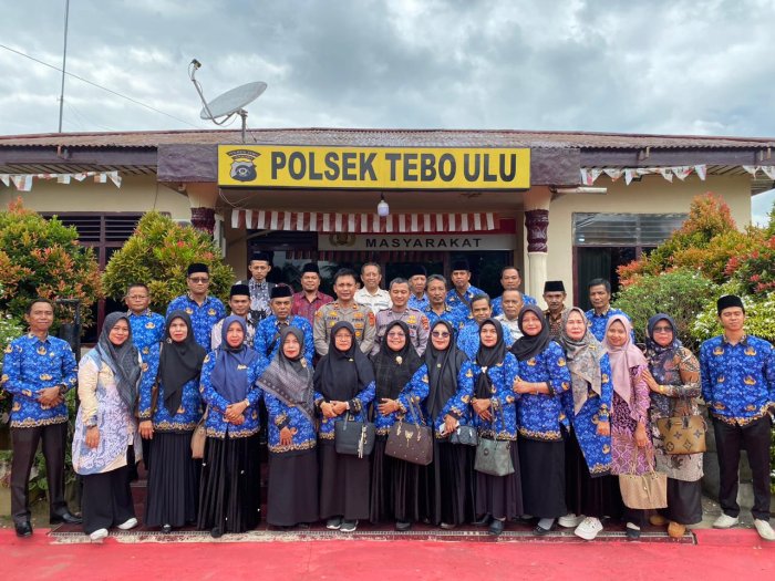 Waka Kesiswaan dan Guru BK Ikuti Sosialisasi Penyuluhan Hukum di Polsek Tebo Ulu