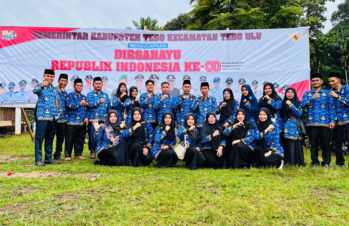 Keluarga Besar MTsN 5 Tebo Ikuti Upacara HUT RI ke-80 di Kecamatan Tebo Ulu