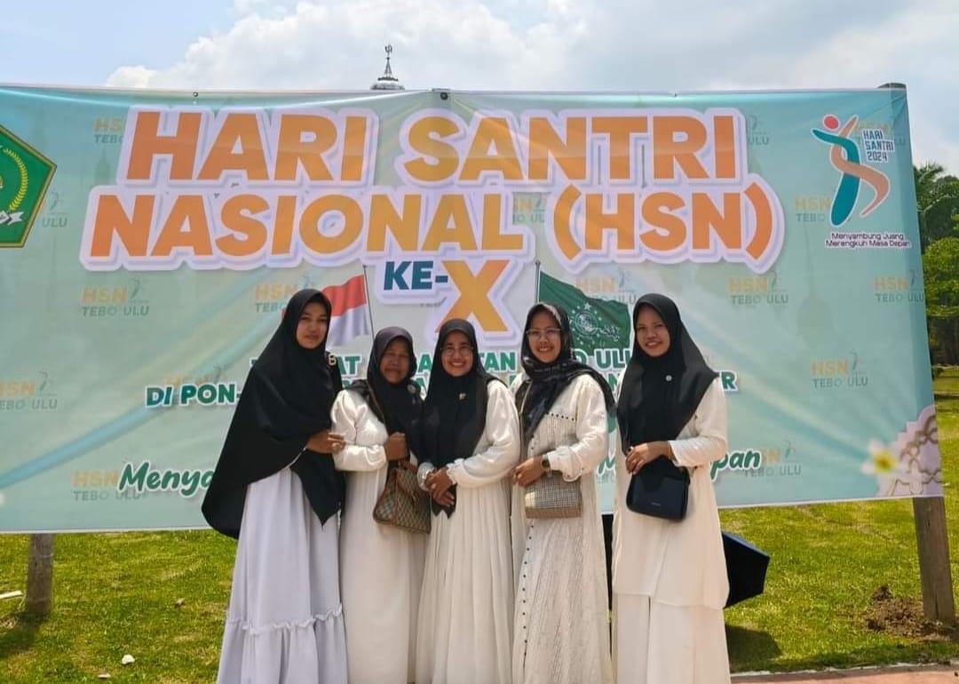 Keluarga Besar MTsN 5 Tebo Ikuti Upacara Hari Santri Nasional di Ponpes Sabilul Anwar