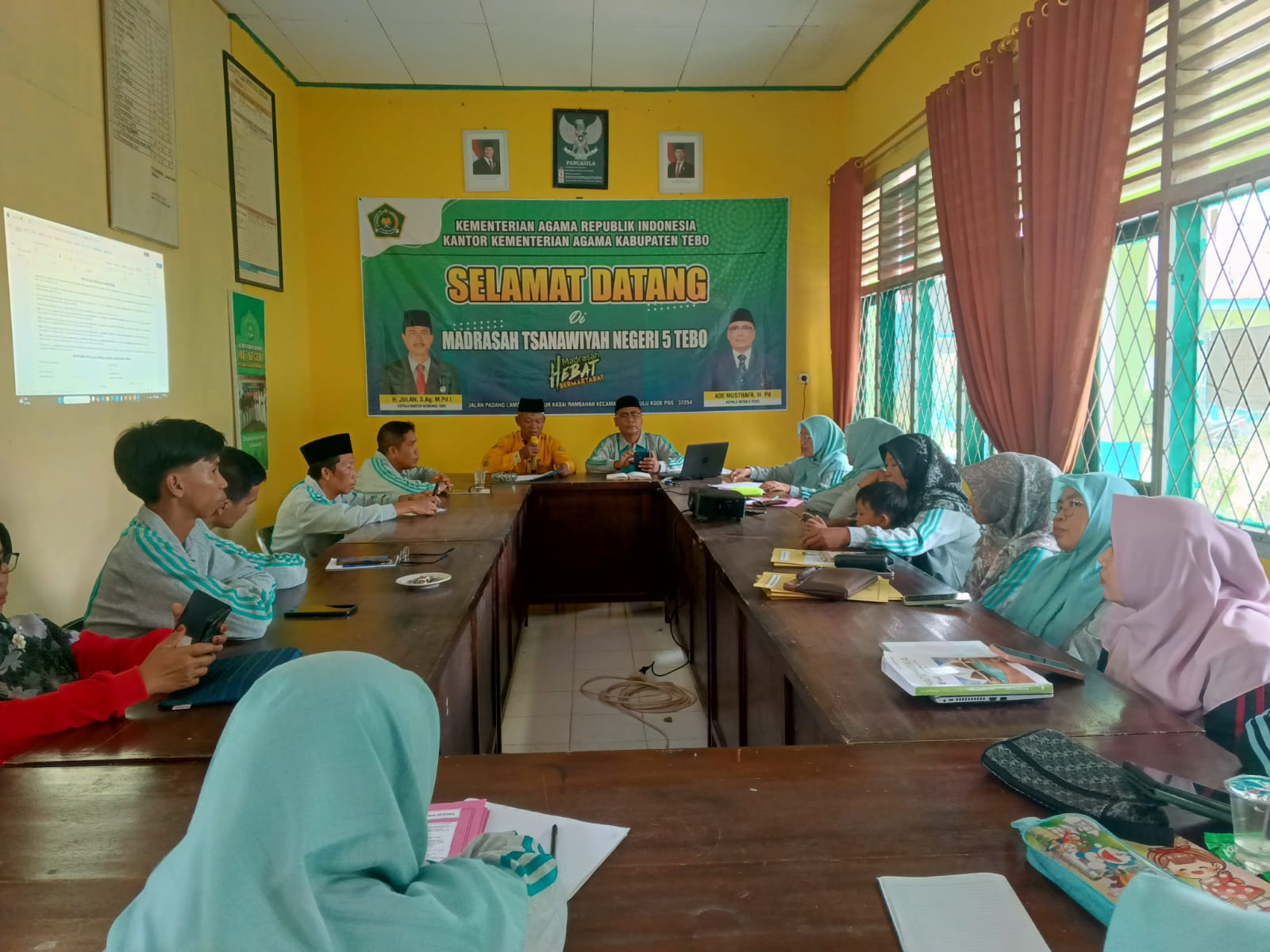 Kunjungan Silaturrahmi Pengawas Madrasah ke MTsN 5 Tebo