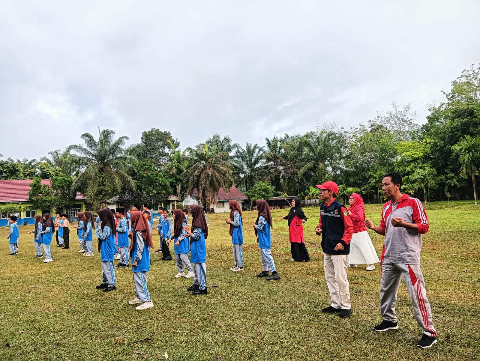 Senam Pagi dan Bakti Sosial di MTsN 5 Tebo, Dihadiri Kasi Haji Kemenag Tebo