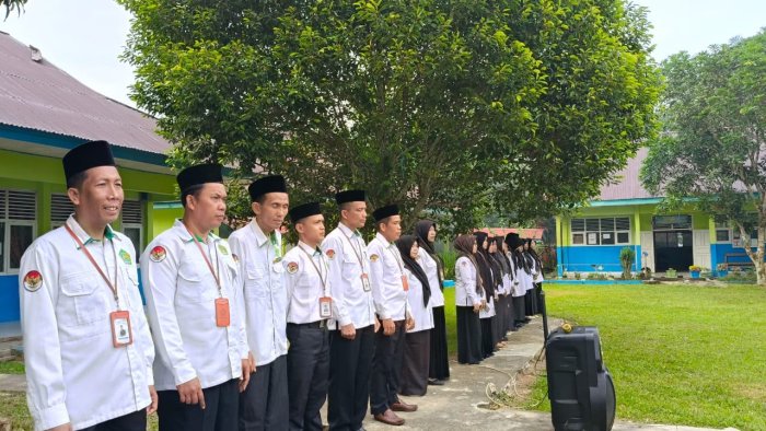 Semangat Baru! Madrasah Gelar Upacara Bendera Perdana Pasca Libur Semester Genap