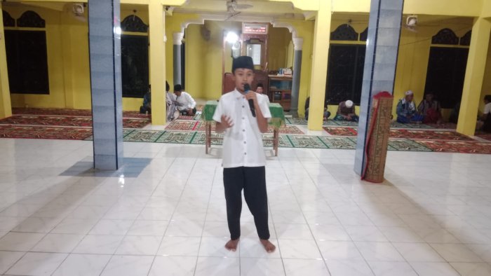 Memukau Jamaah Tarawih, M. Aqil Faeza Siswa VII B MTsN 5 Tebo Sampaikan Tausyiah Keutamaan Sedekah