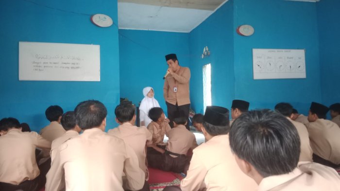 Waka Kurikulum MTsN 5 Tebo Sampaikan Tausiah Dhuha Bertema Sedekah