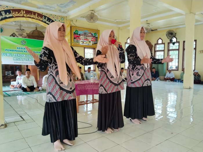 Syarhil Quran Siswa MTsN 5 Tebo Tapil Memukau pada Peringatan Isra Mikraj