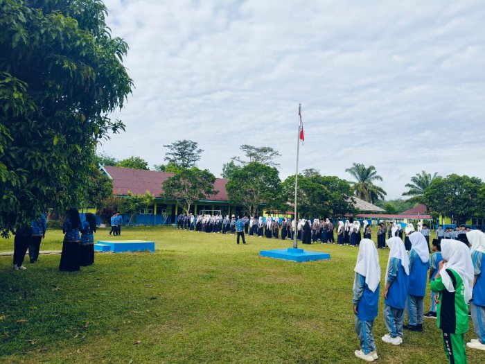 Pancasila Perekat Bangsa: MTsN 5 Tebo Gelar Upacara Hari Kesaktian Penuh Makna