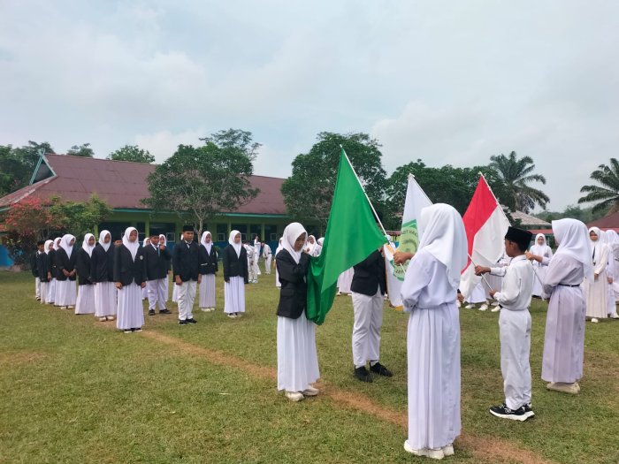 Kepala MTsN 5 Tebo Lantik Pengurus OSIM Baru Kepala MTsN 5 Tebo Lantik Pengurus OSIM Baru