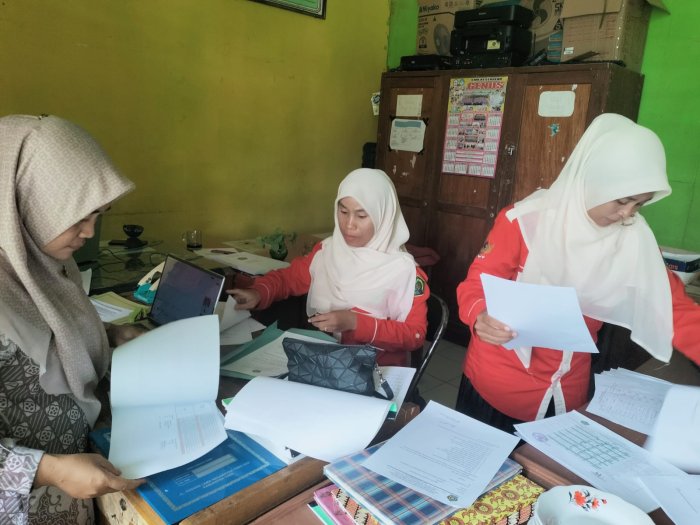 Panitia MTsN 5 Tebo Susun Laporan Ujian Madrasah