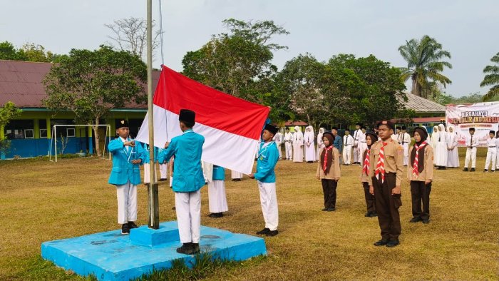 Merah Putih Berkibar Khidmat, Paskibra MTsN 5 Tebo Tunjukkan Aksi Terbaik Merah Putih Berkibar Khidmat, Paskibra MTsN 5 Tebo Tunjukkan Aksi Terbaik