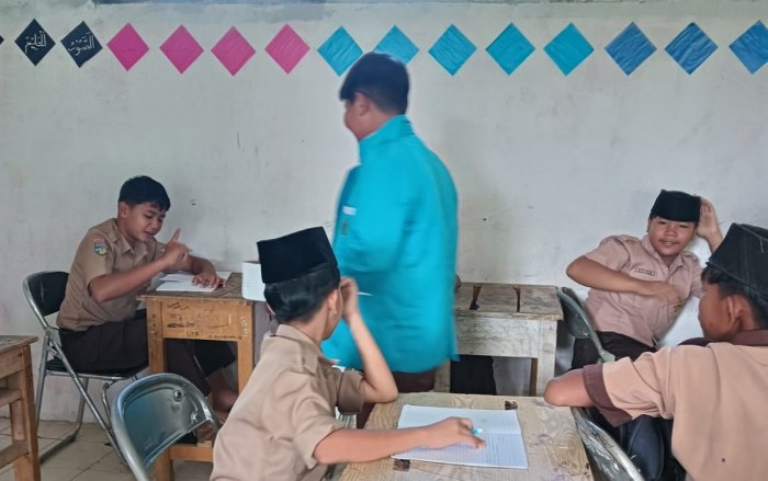 Pengurus OSIM MTsN 5 Tebo Rutin Gelar Kegiatan Gemar Berinfak dan Bersedekah Pengurus OSIM MTsN 5 Tebo Rutin Gelar Kegiatan Gemar Berinfak dan Bersedekah
