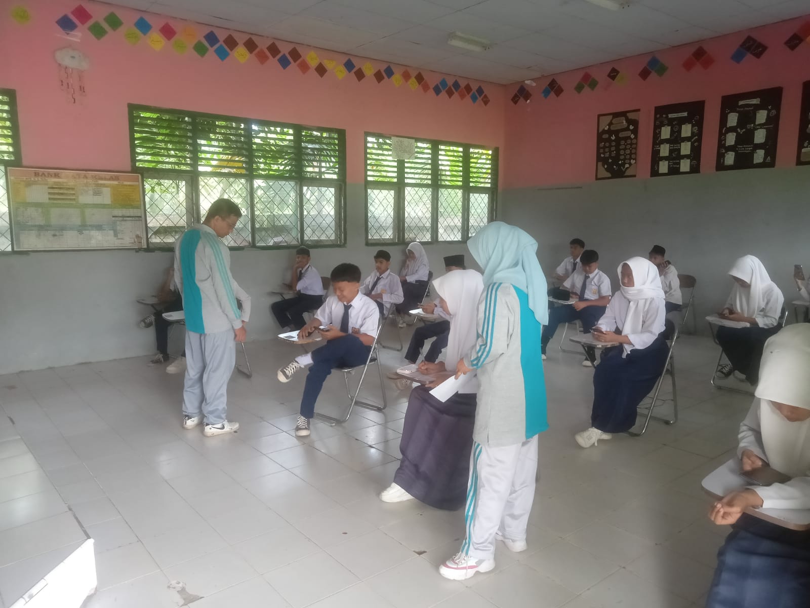 UM Hari Kedua di MTsN 5 Tebo, Ujian Berbasis Android Jadi Solusi Efektif UM Hari Kedua di MTsN 5 Tebo, Ujian Berbasis Android Jadi Solusi Efektif